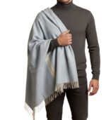 Plaid Illapa – Bleu Ciel & blanc (100 % Baby Alpaga) – Image 3
