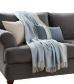 Plaid Illapa – Bleu Ciel & blanc (100 % Baby Alpaga)