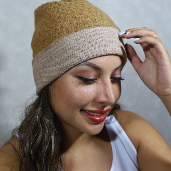 Chapeau double face moutarde et crème