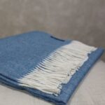 Écharpe tricotée à chevrons – Bleu Andin (100 % Baby Alpaga)